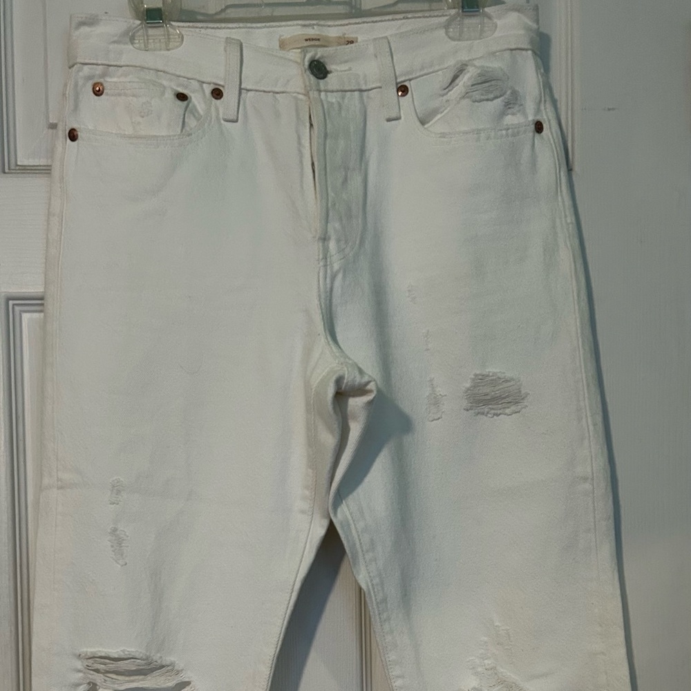Levi’s Women’s white wedgie button fly raw hem jeans Sz 28